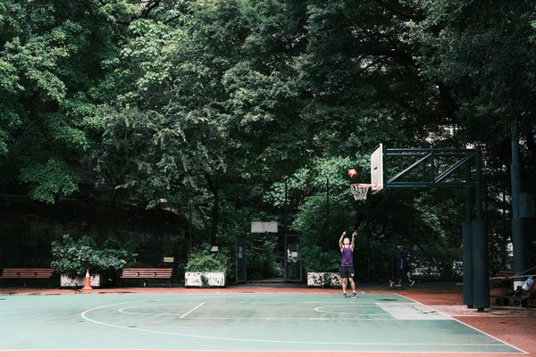 Mastering Hydration and Electrolytes: The Winning Strategy for Basketball Players in High-Stakes Games